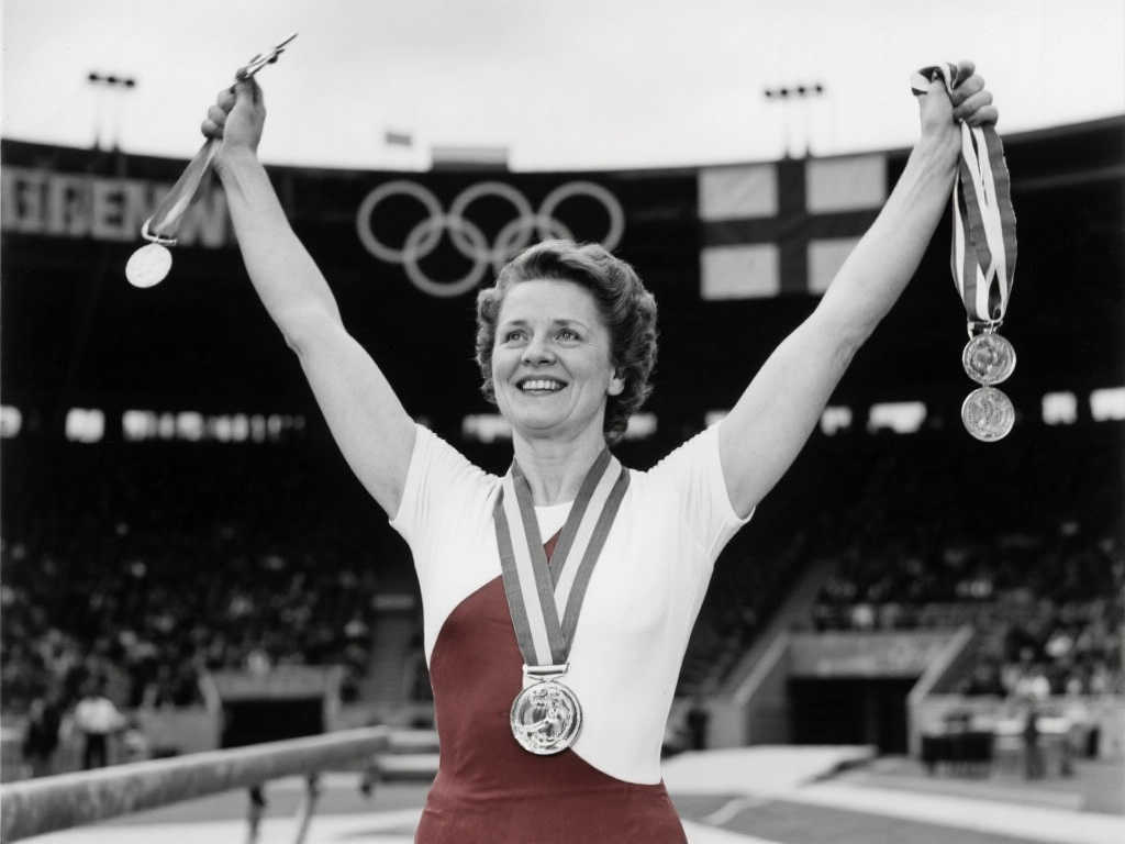 中继续保持 中继续保持